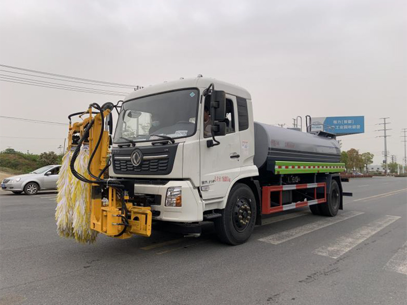 東風(fēng)天錦城市護(hù)欄清洗車(chē)