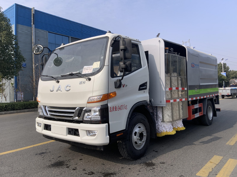 江淮中置護(hù)欄清洗車(chē)