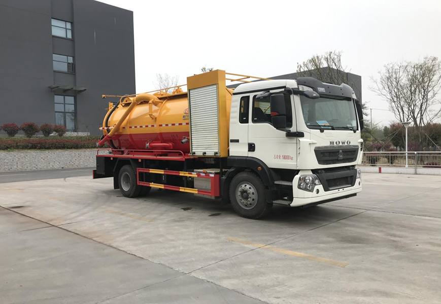重汽豪沃單橋清洗吸污車(chē)