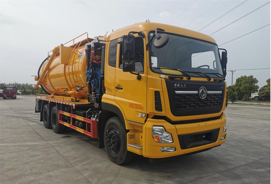 天龍后八輪清洗吸污車(chē)