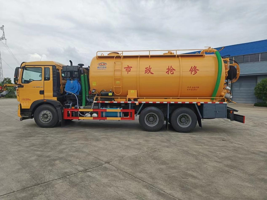 重汽豪沃后雙橋清洗吸污車(chē)