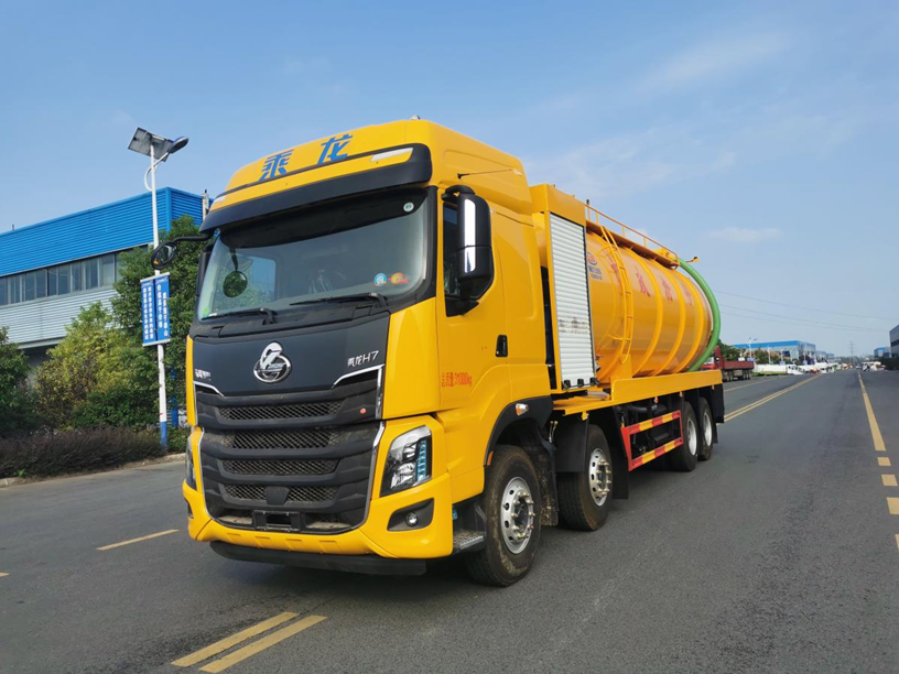 柳汽乘龍前四后八輪清洗吸污車(chē)