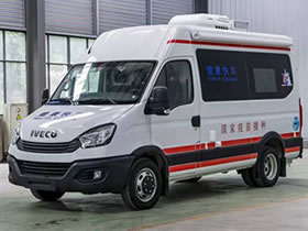 依維柯移動(dòng)式疫苗接種車(chē)，可下鄉(xiāng)鎮(zhèn)